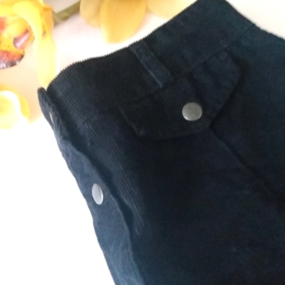 BDG URBAN OUTFITTERS BLACK CORDUROY BUTTON FRONT MINI SKIRT SIZE MEDIUM - Picture 8 of 9